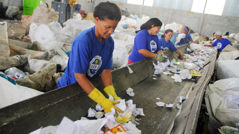 Resultado de imagem para cooperativas de recicláveis