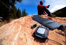 Carregador para celular funciona à base de energia solar