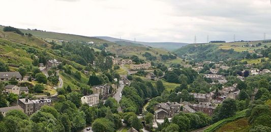 640px-View_from_Watty_Lane_Todmorden_July_2010_geograph-2