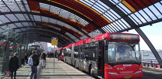 Amsterdam_CS_busstation_bus_Marken-2