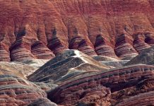 Conheça as curiosas montanhas coloridas da China
