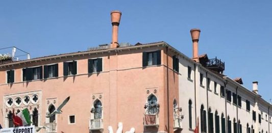 escultura-expoe-ameacas-que-veneza-tem-sofrido-por-conta-de-mudancas-climaticas-2