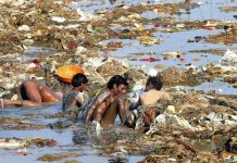 A poluição do rio Ganges e como isso afeta a população