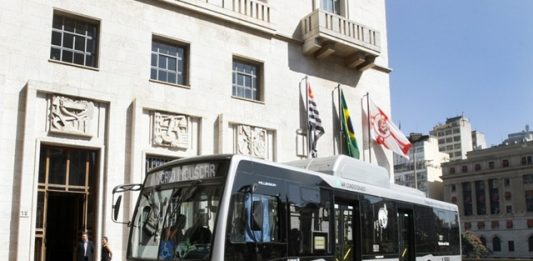 primeiro-onibus-eletrico-movido-apenas-a-bateria-no-pais-2
