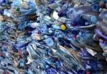 plástico triturado para reciclagem