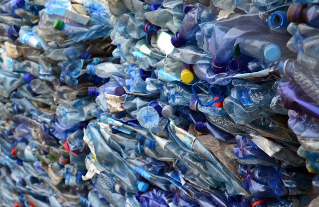 plástico triturado para reciclagem