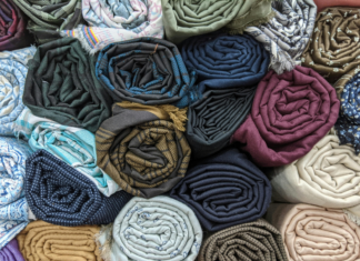 Tecidos naturais vs sintéticos: o guia definitivo para escolhas sustentáveis na moda